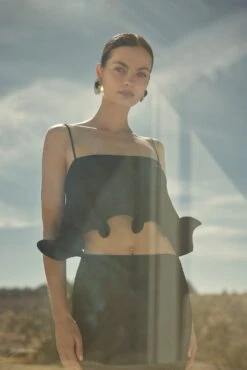 Ruffle Hem Crop Top (Black)(Ruffle Hem Crop Top Black) 8 Ruffle Hem Crop Top (Black)(Ruffle Hem Crop Top Black) -SAME FAHION STORE Same52